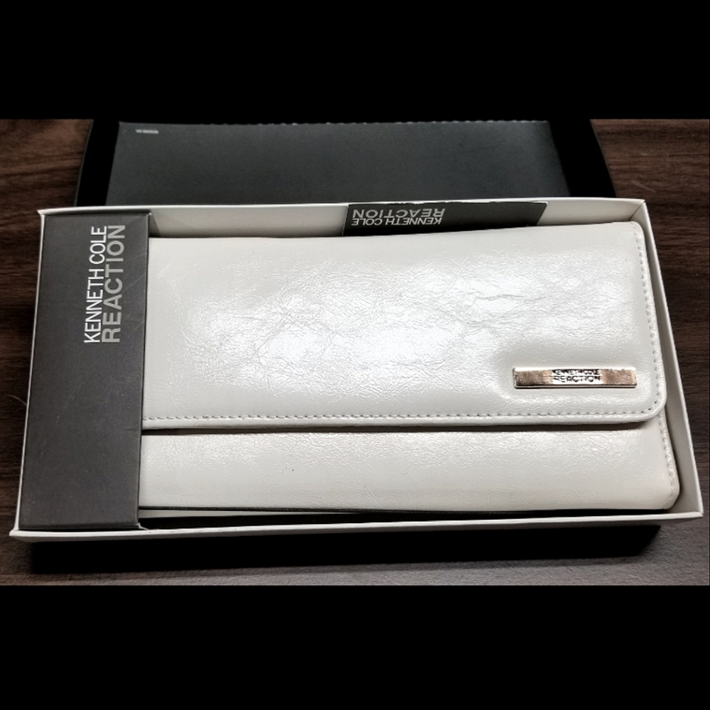 White Tri-fold Women's Wallet - Kenneth Cole Reaction